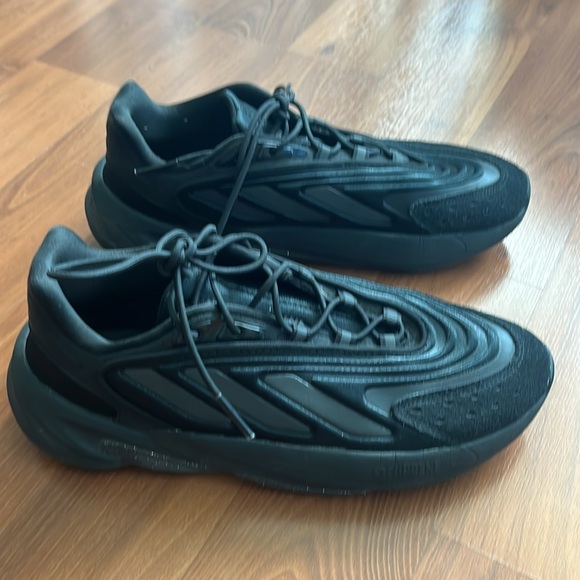 Adidas Ozelia Shoes - Picture 4 of 7